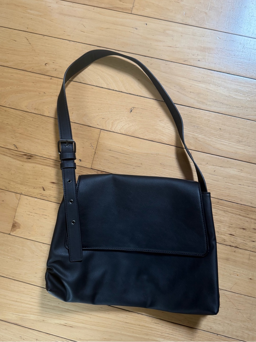 Simply Vera by Vera Wang Women’s Shoulder Bag Purse black Medium Size